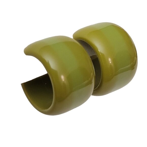 Green Bakelite Wide Hoop Clip-On Earrings - Picture 2 of 8